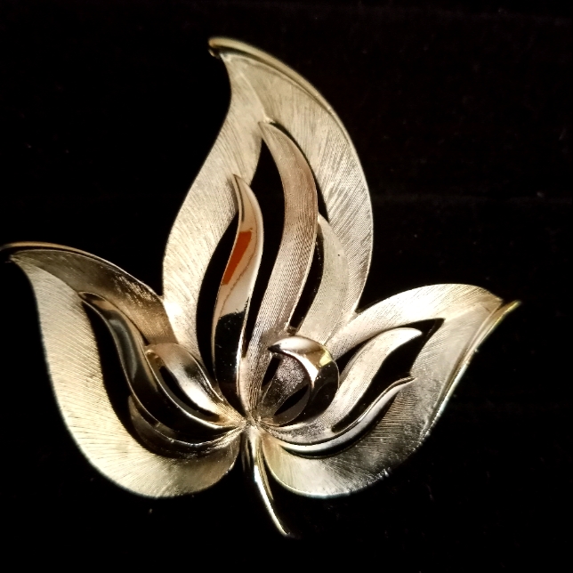 Trifari Brooch 25$